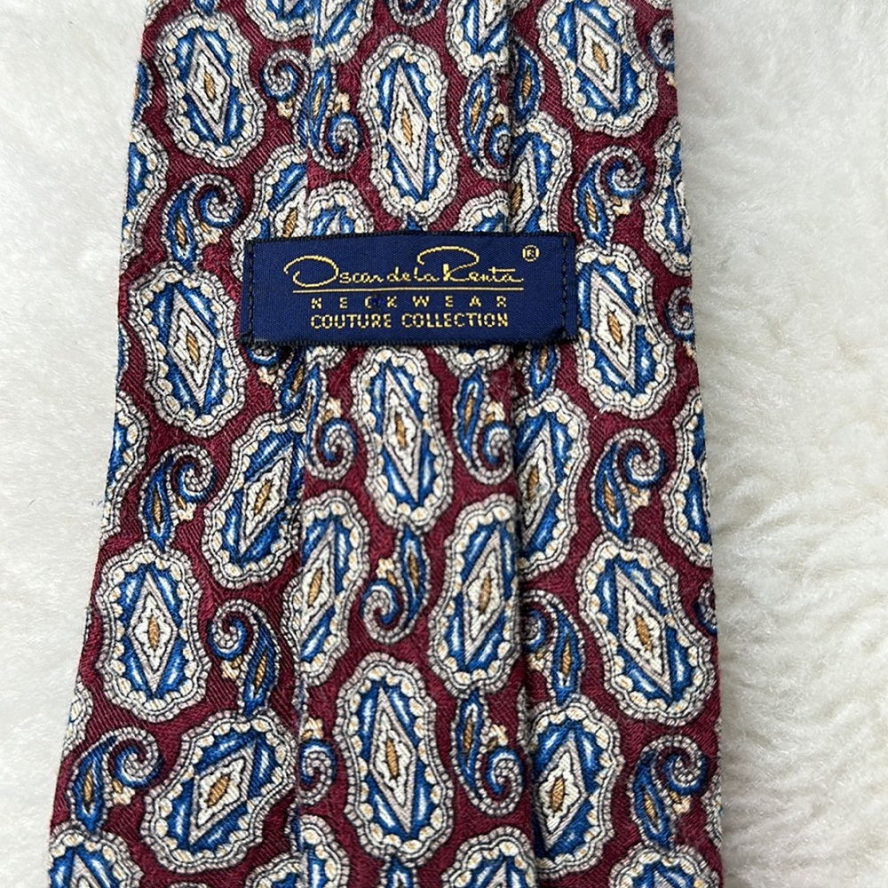 Oscar de la Renta Couture Collection Burgandy with blue, white and gold paisley - Picture 4 of 5